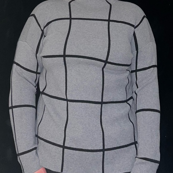 Pretty block patterned sweater. - Picture 4 of 4